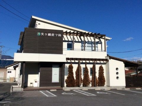 身体や頭皮のかゆみや痛みがある際には、近くに皮膚科にかかることができる。通院へ同行するスタッフもいるので安心である。