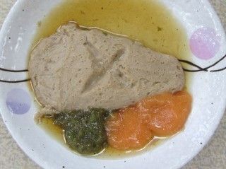 咀嚼の力が弱い高齢者の入居者様向けに、野菜などを柔らかく煮込むなどして食べやすくした食事も用意されている。