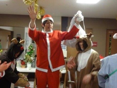 クリスマス会を毎年開催している。サンタやトナカイに扮したスタッフが入居者様を盛り上げ、にぎやかな時間を過ごすことができる。