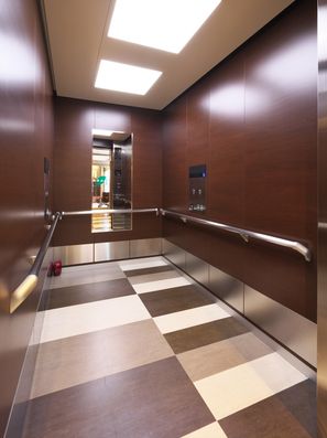 エレベーター２