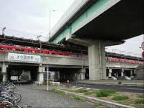 名鉄と名古屋市営地下鉄が乗り入れており、遠出にも便利。駅周辺には買物や食事の店が多くあり、気分転換もできる。