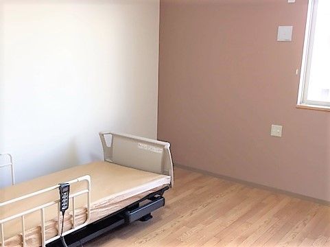 これから入られる入居者様によって、個性的な空間へと染め上げられていく前の、無地のキャンバスのような居室内の光景。