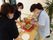 多目的室でスタッフがたこ焼きを作っている。ささやかな催しを行い、入居者様は楽しみのある生活を送ることができる。