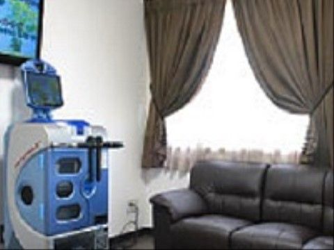 大きな窓際にゆったりと座れるソファを備えている。傍にカラオケの設備を整え、皆で歌ってお楽しみいただける。
