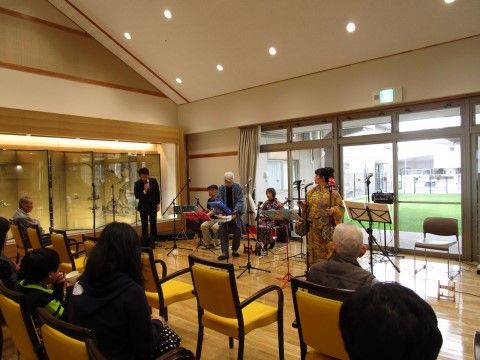 オシャレなホールで定期的に行なわれる音楽会などのイベント