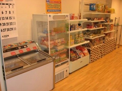 軽食や飲み物など、ちょっとした買い物利用に便利な売店