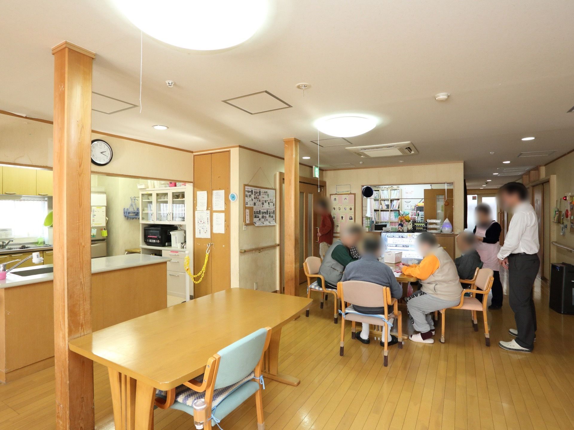 入居者様や来館者様からの相談時に食堂を利用する。スタッフが立ち会うため、相談者様のプライバシーを保護することができる。