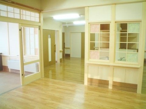 広々とした共有ラウンジ