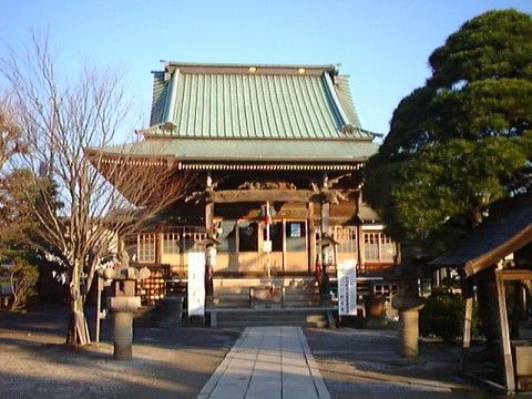 近所には歴史のある神社があり、お散歩コースとしてもお楽しみいただける。古典に登場する神様を祀ってある由緒正しい神社である。