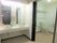 施設内のトイレもバリアフリー設計になっている。扉は引き戸式で段差もない。洗面台はフットレス仕様で車椅子をご利用の方でも利用しやすい。