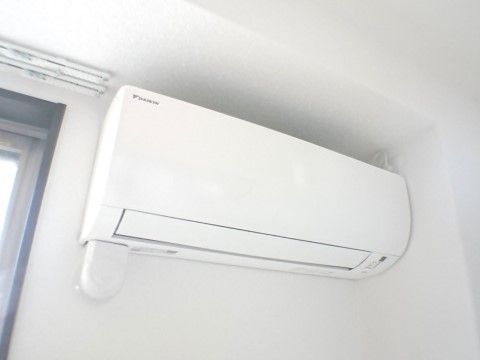 一年中快適に生活できるように配慮し、各居室にはコンパクトで使い勝手の良いエアコンが取り付けられている。