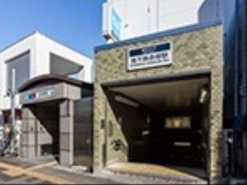 施設までのアクセス方法は車のほか、複数の公共交通機関でも可能である。都心へお買い物に行くのにも便利である。