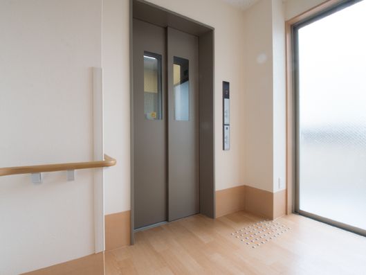 エレベーター前