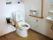 トイレは安全に利用できるように壁と便座に手すりをつけている。一人でも安心できる。緊急用のブザーもついている。