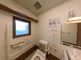 バリアフリー設計のトイレ空間