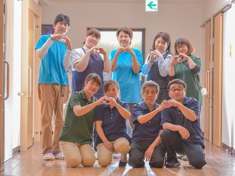 あたたかいスタッフの集合ショット