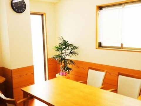 快適な食堂のテーブル