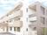 マンションの様な外観の３階建て建物である。各居室にはベランダがあり、いつでも気持ちのいい光や風を感じることができる。