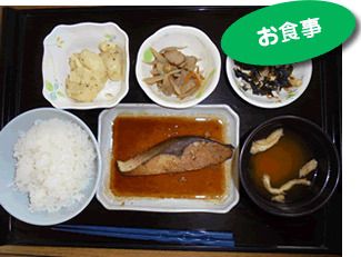 煮魚とひじき煮、ポテトサラダとごはんと味噌汁