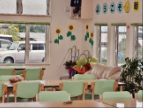 お食事やレクリエーションにご利用いただく共有スペースである。にぎわいがあり明るいスペースなので、入居者様にご好評いただいている。