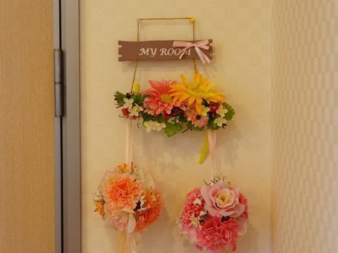 温かみのある居室の扉