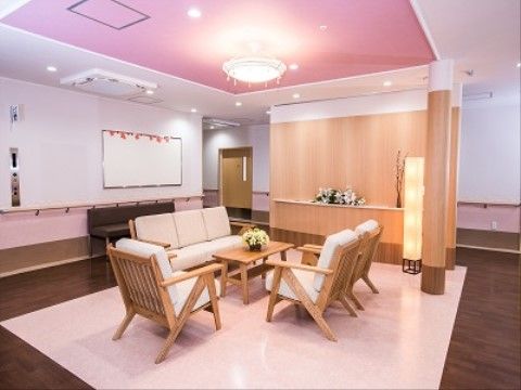 ホテル並みの高級感のあるホールである。応接セットが完備されているので、来訪者様との面会や休憩に利用ができる。