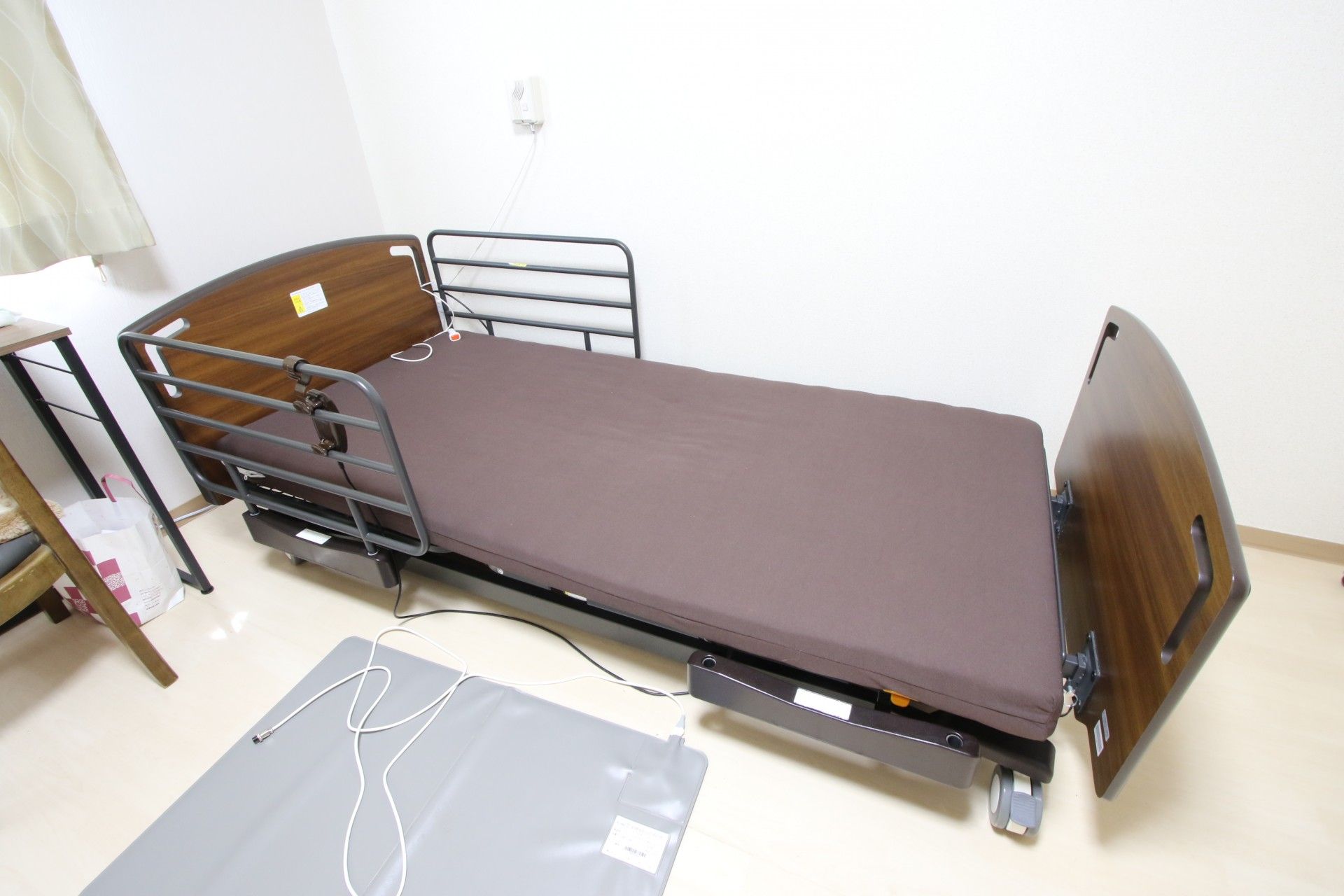 快適な個室の電動ベッド