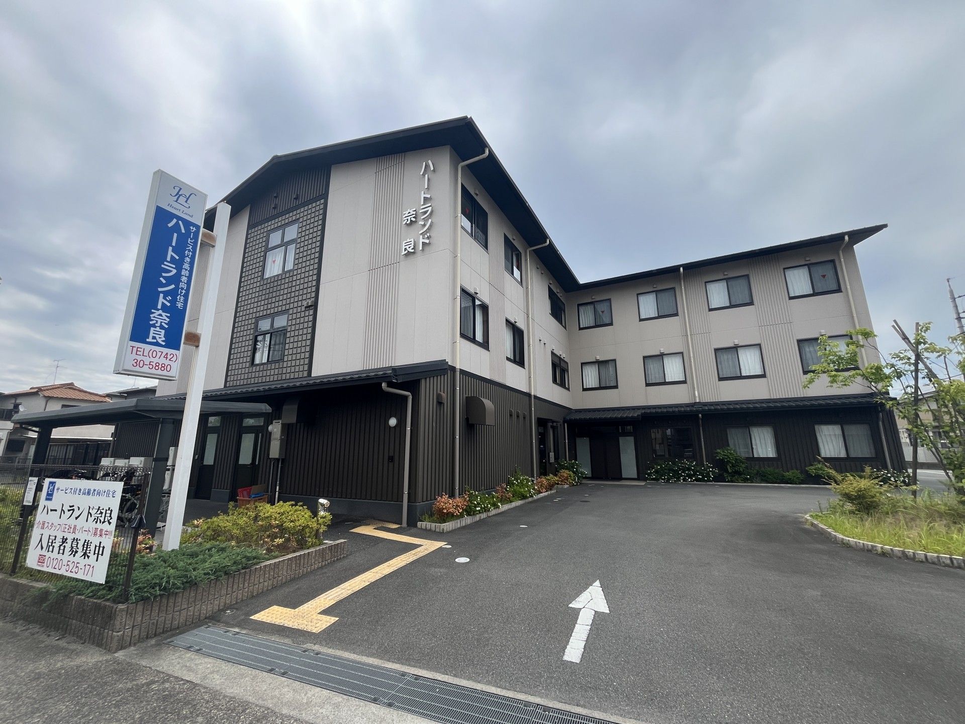 ゆとりある外観の建物