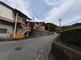 静かな住宅街に面した建物