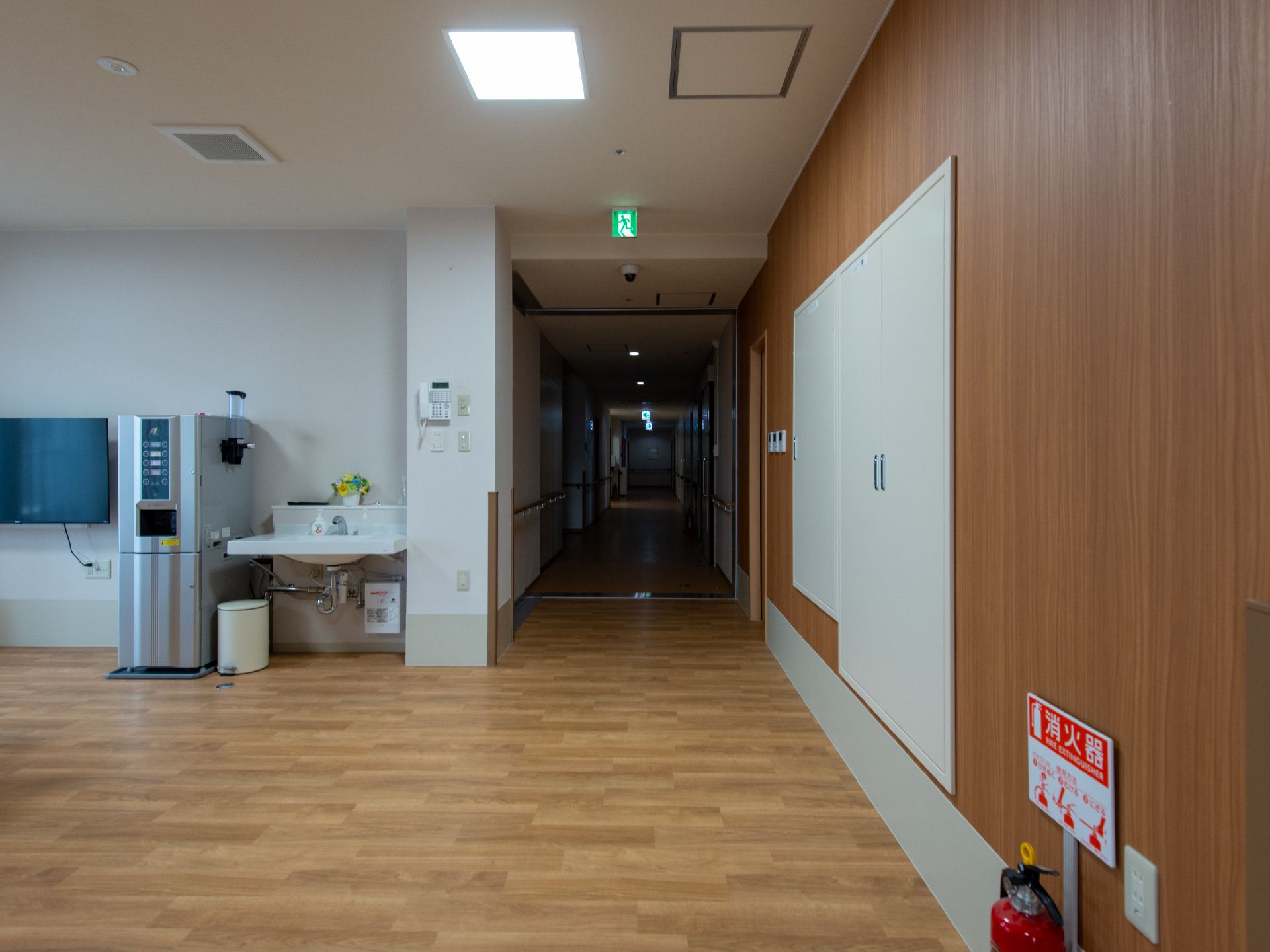 消火器が置かれている廊下