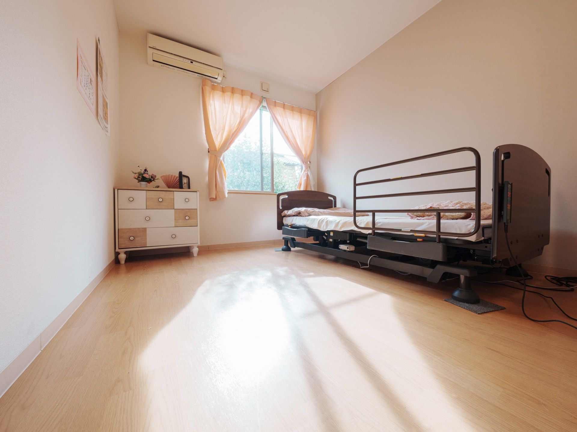 日差しが差し込む居室