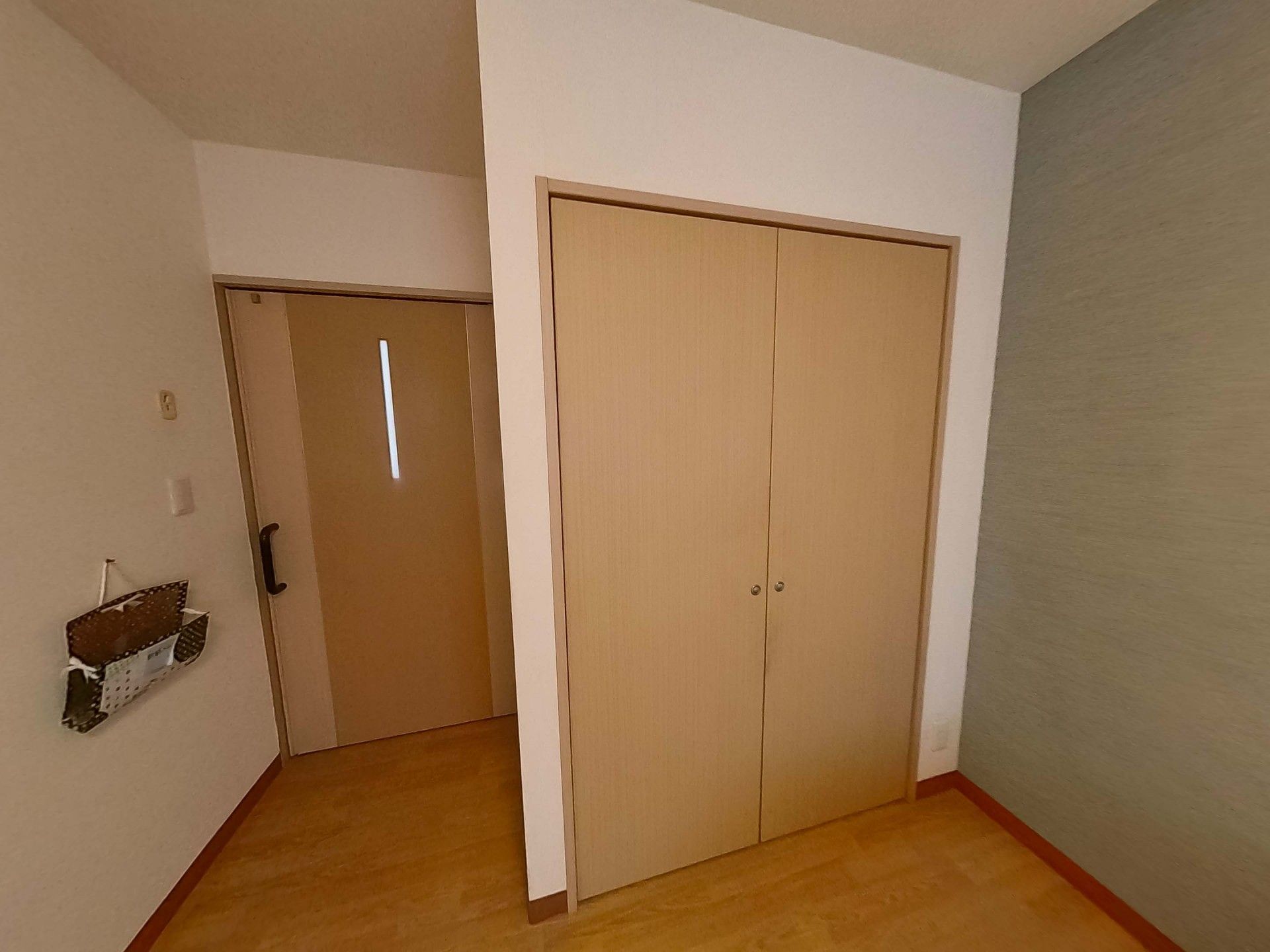 収納と出入口の一角