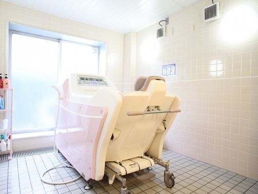 車椅子用の浴室