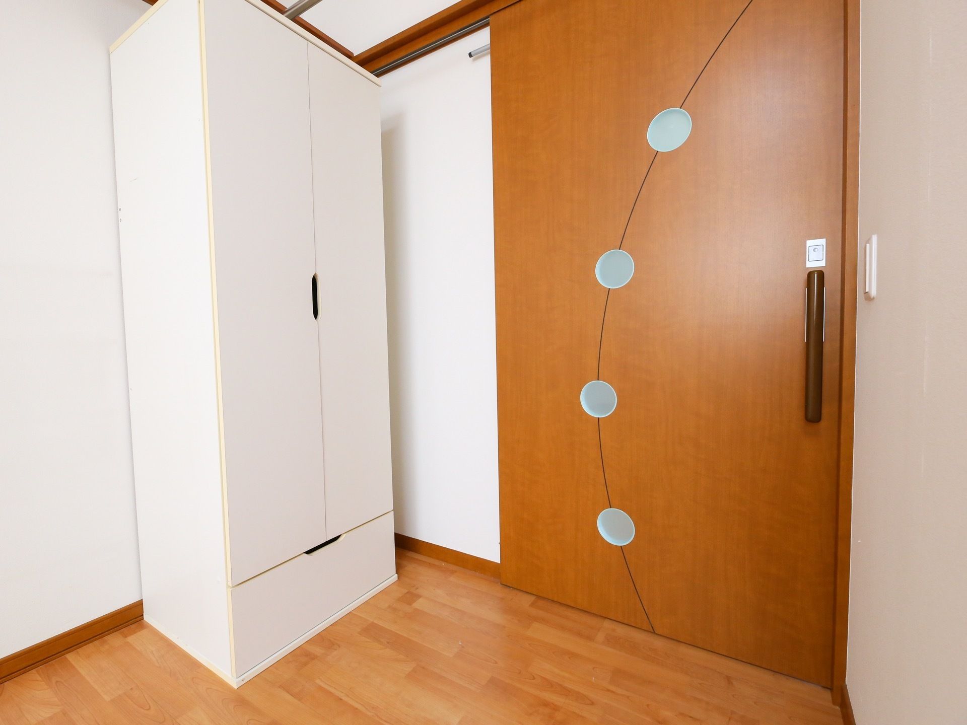 居室は17室用意されている。それぞれ完全独立となっており、一部の部屋は夫婦で利用可能なタイプとなっている。