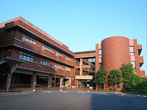 「サービス付き高齢者向き住宅　万葉のさと梶ヶ谷」の周辺環境。川崎市民プラザがある。