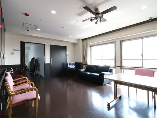 フロアーラウンジ