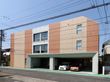 鉄筋コンクリート造り3階建てで、全室個室（30室）。レンガ風の壁なので、落ち着いた雰囲気の建物である。