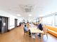 明るい共有スペースの室内です