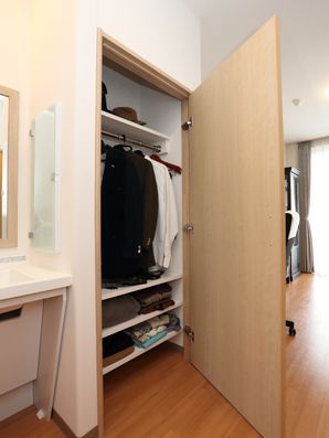 洗面台横のクローゼット