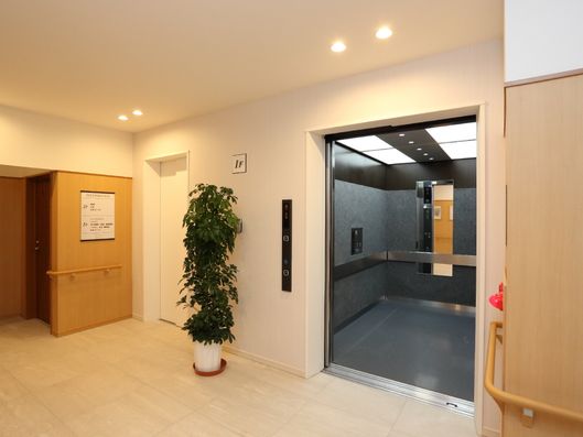 1Fのエレベーター