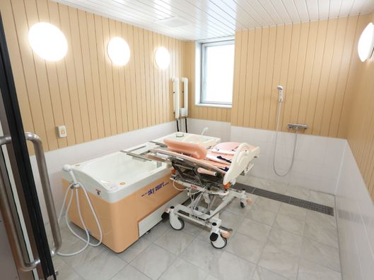 介護器具のある浴室