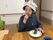 食事を楽しむ高齢者