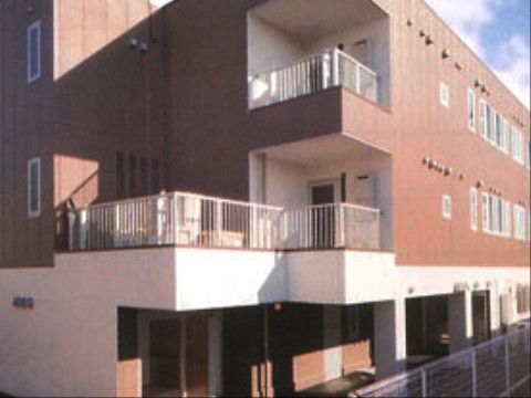 施設には日当たりが良好なテラスが設置されている。広さも十分あるため、入居者様の布団などを干すことが可能である。