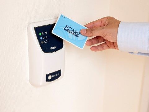 入居者様が安全に生活できるよう、セキュリティカードを使うなど、十分に防犯について考えられた施設となっている。