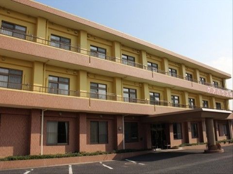 ゆったりとした外観の建物