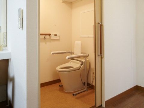 バリアフリーのトイレ空間