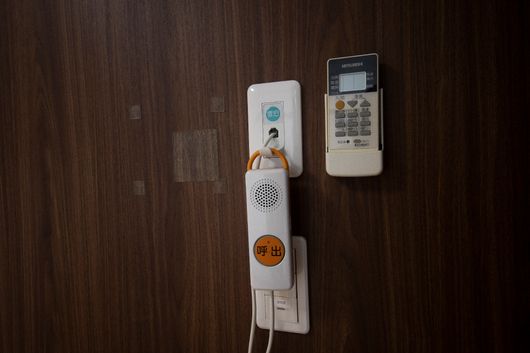 呼び出しボタン