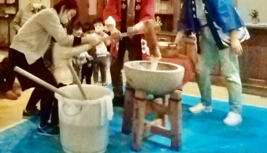 餅つきイベントの様子