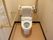 トイレは洋式で、洗浄機能が付いている。手すりは固定式・可動式両方が取り付けられ、入居者様の状況に合わせて利用できる。
