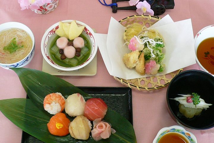 手巻き寿司と天ぷらの盛り合わせのセット